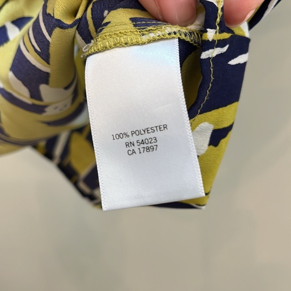 💕 Banana Republic Chartreuse, Blue and White Shell - Picture 4 of 4